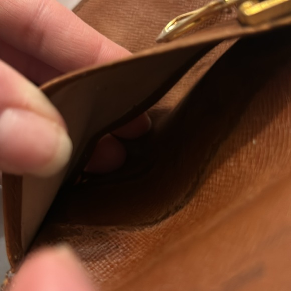 Authentic pre loved Louis Vuitton 6 ring keyholder with card slot - Picture 7 of 9